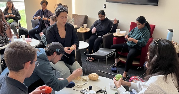 Students prepare yarn for caregivers of children in the hospital